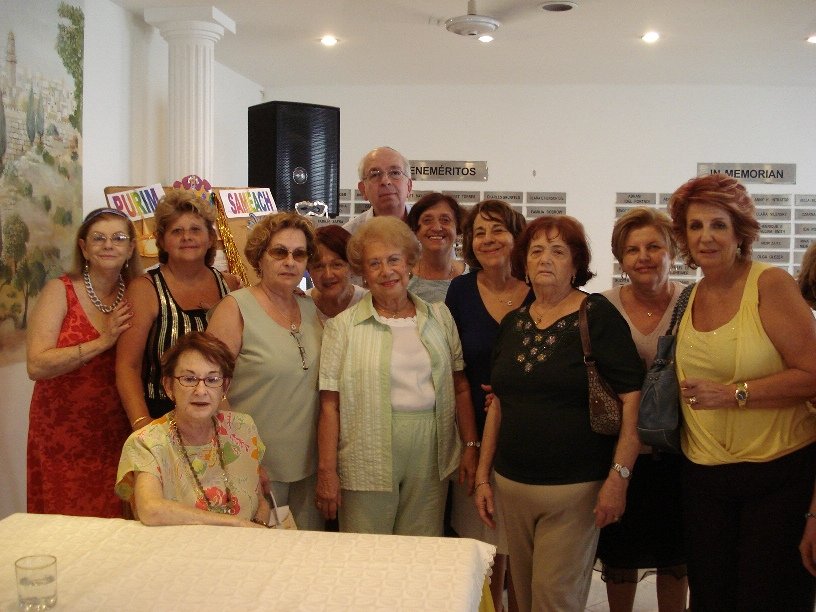 Na´amat comemora Purim com o professor Nelson Rosenchan