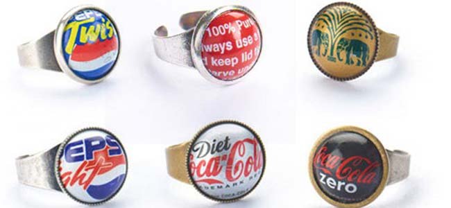 Designer cria joias com tampinhas de garrafa