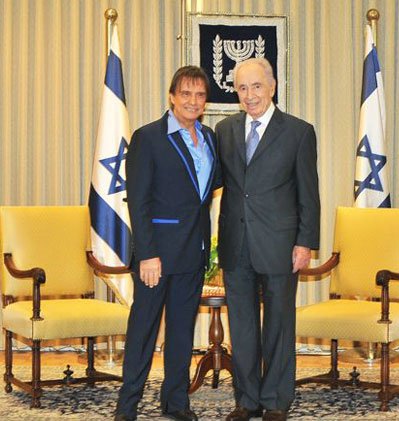 Shimon Peres recebe Roberto Carlos