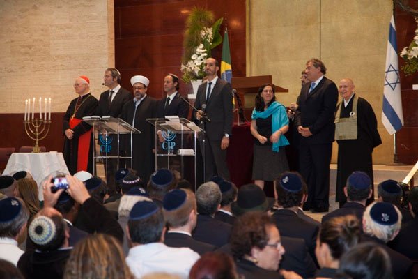 Vítimas do Holocausto são homenageadas em SP