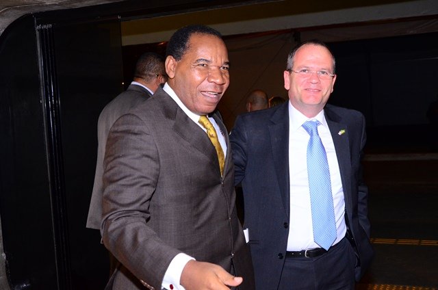 Comunidade negra homenageia Cônsul