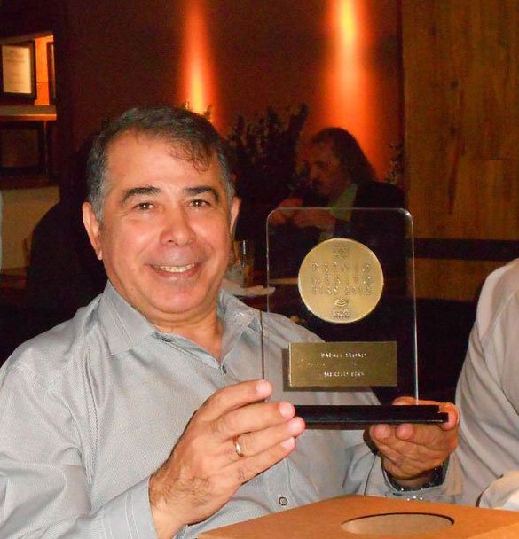 Rafael Eldad recebe o Prêmio da FIRS