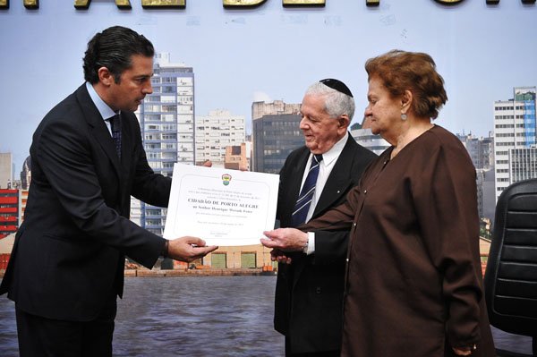 Henrique Feter é homenagado em Porto Alegre