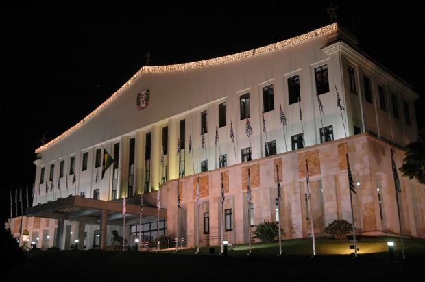 Comunidade judaica homenageia vítimas do Holocausto