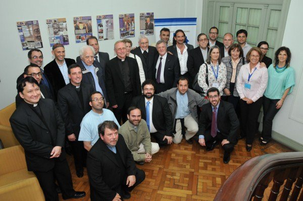 Membros do Vaticano visitam o CJL