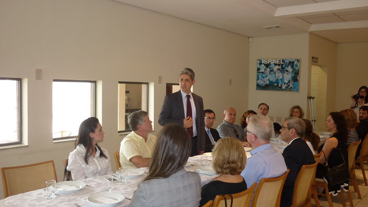Embaixador de Israel cumpre agenda em Curitiba