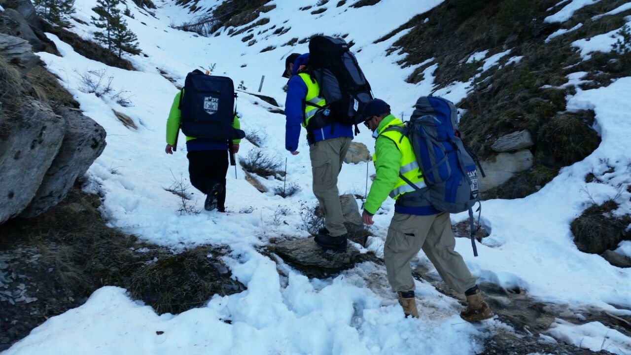 Voluntários de Israel ajudam na busca de corpos na França