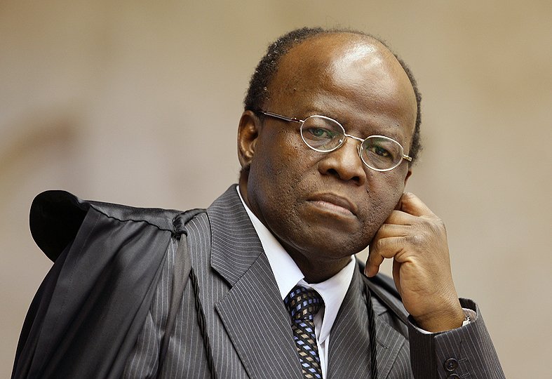 HONORIS CAUSA PARA JOAQUIM BARBOSA