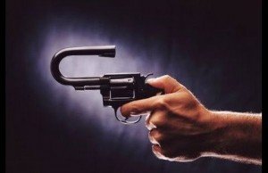 TIRO PELA CULATRA DO OCIDENTE