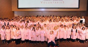 Voluntarios do Einstein faz ação de final de ano