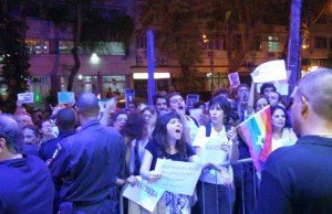 Uma noite diferente na porta da Hebraica do RJ