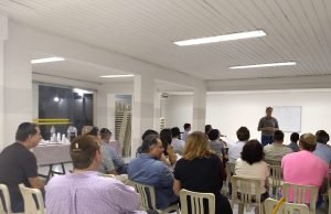 Sinagoga Knesset Israel recebeu o jornalista Jaime Spitzcovsky