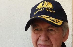 Sobrevivente do Holocausto ministra palestra para 60 recrutas da Marinha de Israel