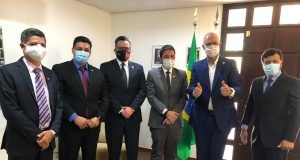 Governador do Acre faz visita de agradecimento ao embaixador de Israel no Brasil