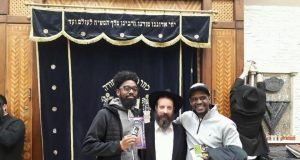 Rabino quebra paradigmas e cria projeto para ensinar cultura judaica