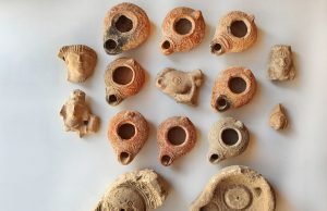 Arqueólogos encontram antiga oficina de lâmpadas de óleo