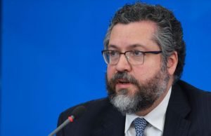 Em Israel, Ernesto Araújo defende parceria tecnológica contra a covid