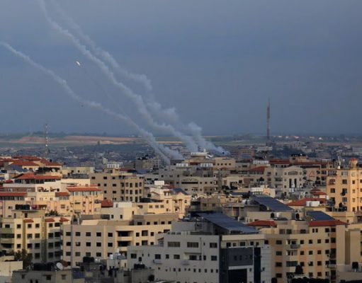 Civis israelenses são alvos de foguetes do Hamas