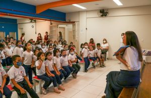 Unibes recebeu a escritora Jacqueline Shor para ação com crianças do CCA