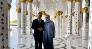 O presidente Isaac Herzog e a primeira-dama visitam a Grande Mesquita Sheikh Zayed em Abu Dhabi