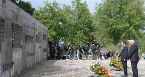 Presidente de Israel visita o Memorial de Bergen-Belsen
