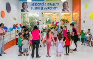 Com brincadeiras e lanches cerca de 250 crianças terão acesso a tratamentos odontológicos gratuitos, em comemoração ao Dia das Crianças