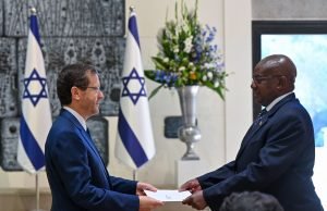 Presidente de Israel recebe novos embaixadores