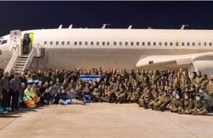 Delegação de ajuda israelense chega à Turquia para ajudar a resgatar pessoas após os terremotos