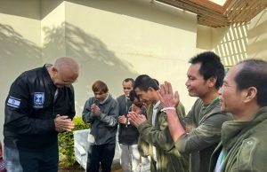 Yossi Shelley visita reféns tailandeses libertados pelo Hamas