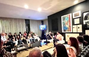 Rafael Zimerman e Daniel Zukerman debatem com jovens à convite do PinForPeace