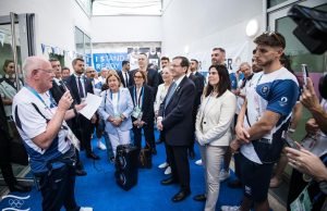 O presidente Isaac Herzog visita o Pavilhão Israelense na Vila Olímpica