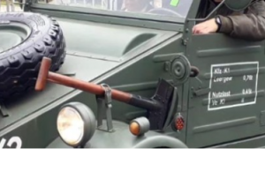 O uso de símbolos nazistas em desfiles cívico-militares