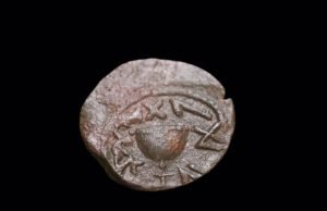 “Pela Redenção de Sião”: uma moeda rara do Quarto Ano da Grande Revolta é descoberta em Jerusalém