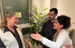 Presidente Isaac Herzog encontra-se com reféns que regressaram