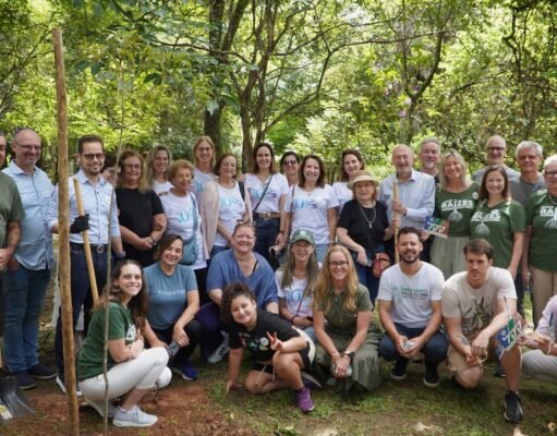 Evento celebra Tu Bishvat com plantio de árvores em praça de São Paulo