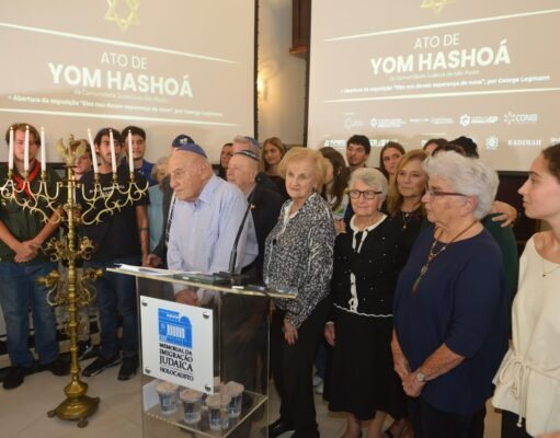Ato de Yom HaShoá reúne gerações e emociona público no Memorial do Holocausto