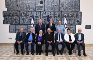 Presidente de Israel recebe sobreviventes do Holocausto