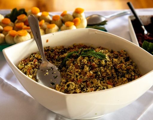 Que tal explorar os sabores da culinária judaica?